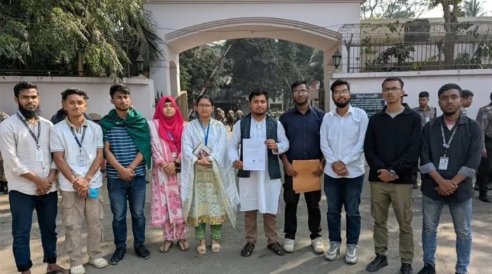 প্রধান উপদেষ্টার কার্যালয়ে স্মারকলিপি দিলেন শিক্ষার্থীরা